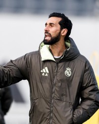 开云-值得期待，皇马官方晒阿韦洛亚执教一线队首训照片